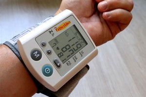 meranie krvného tlaku zapestie